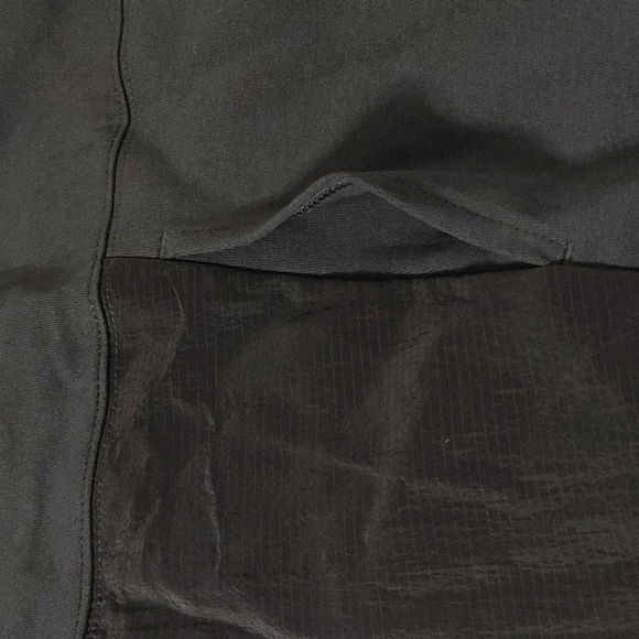 Gap girls black sweater size XXL 14-26. - Picture 2 of 8